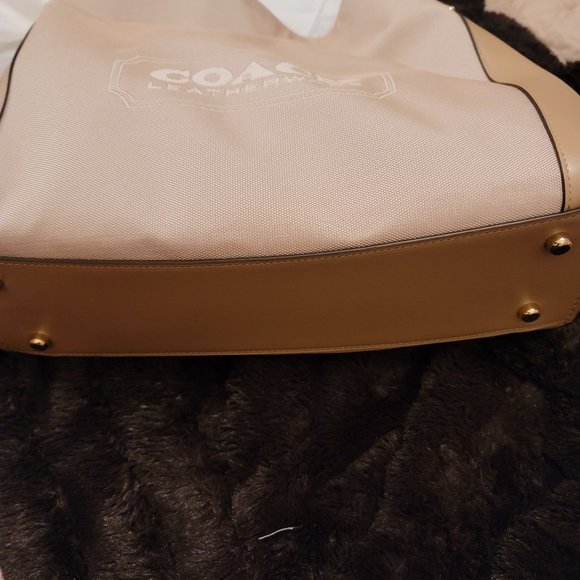 Coach - Picture 7 of 12